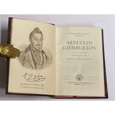 Artículos Completos. Recopilación, prólogo y notas Melchor de Almagro San Martín.