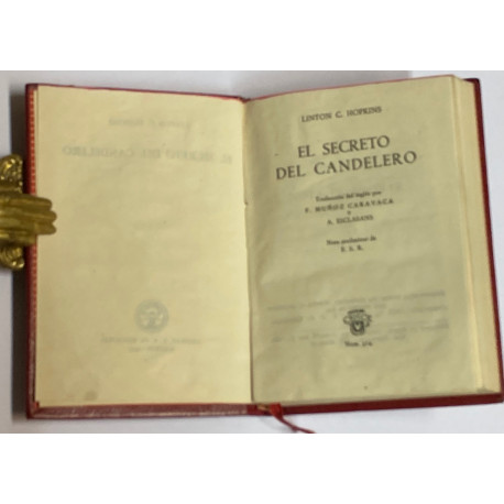 El secreto del candelero. Traducción del inglés por F. Muñoz Caravaca y A. Esclasans. Nota preliminar de F.S.R.